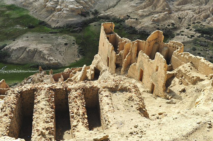 上到约半山腰回望山下美景尽收眼底6月30日前往古格王朝遗址由此门