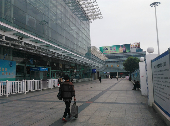 当然相对而言还是南广场的公交班次较多我是乘坐高铁到的常州火车站