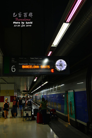巴塞罗那火车站还是很整洁大气的,也显得更加