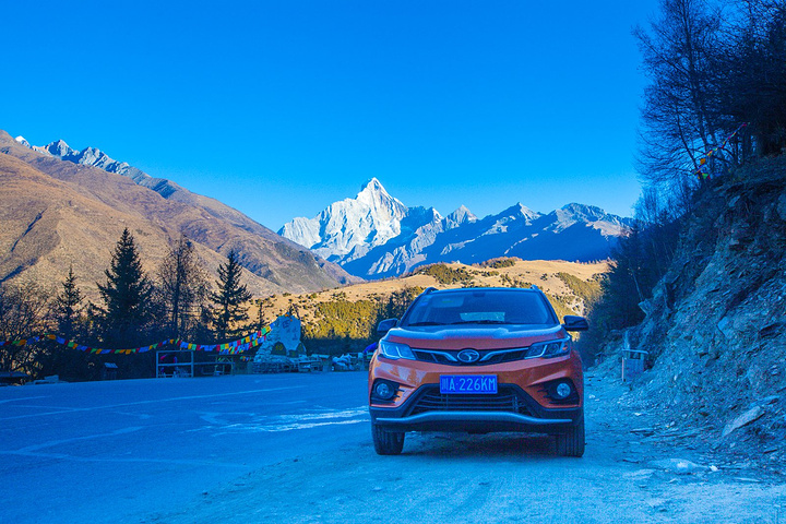 2017从日隆镇往巴郎山开大概5公里左右就是四