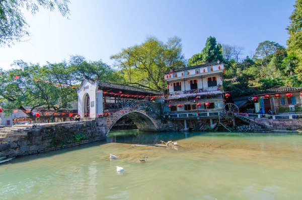 大汉皇族村景区