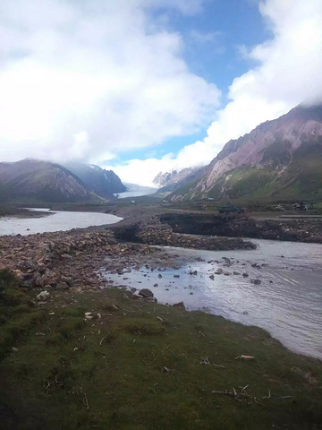 2017它附近还有来古冰川、米堆冰川,这两个都