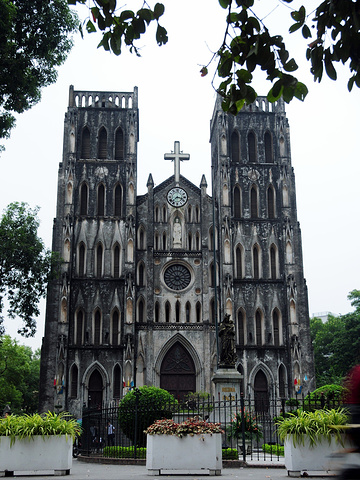 2017河内大教堂(圣约瑟夫天主堂)建于1886年，属新哥德风格，是河内最古老的教堂，据说是仿巴黎圣母_河内大教堂评论 - 去哪儿攻略社区