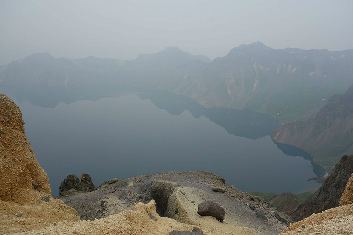2017长白山天池是中国最深的湖泊,又是海拔最