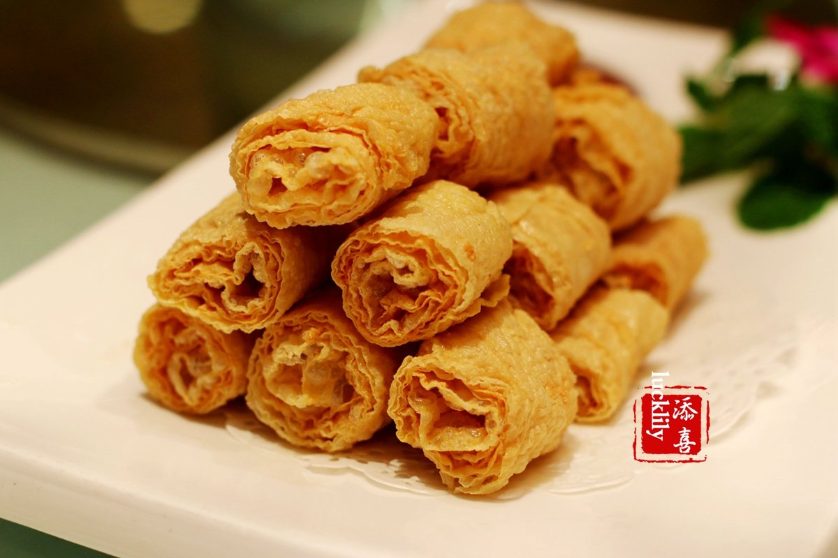 天香楼炸响铃绝对是杭城的头牌名点其松脆的口感无别家可及因为料理的