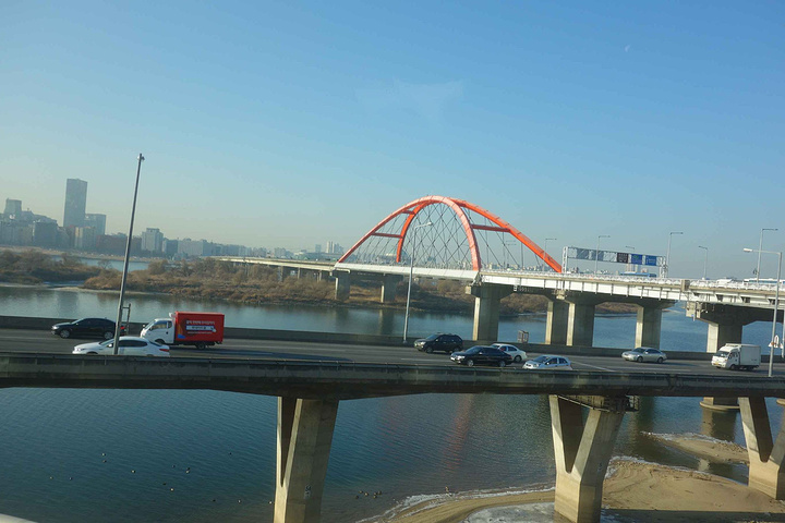 "据说这里有30多座跨江大桥，气势恢宏，非常漂亮。首尔的汉江，是朝鲜半岛的一条著名河流_汉江大桥"的评论图片