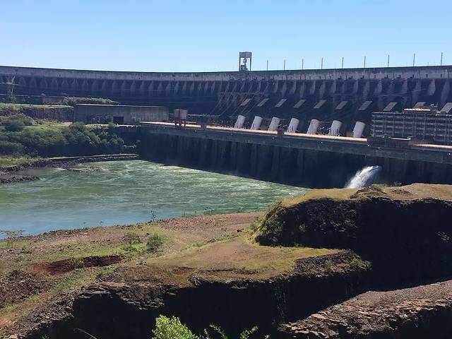 伊泰普水电站