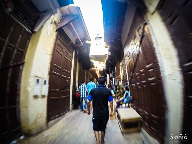 摩洛哥斋月 · 啃饼吃肉逗猫避暑 大非洲里玩套