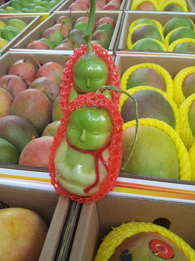 鸿港市场小吴44号水果摊