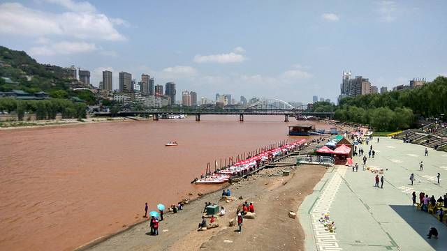 滨河路绿色长廊