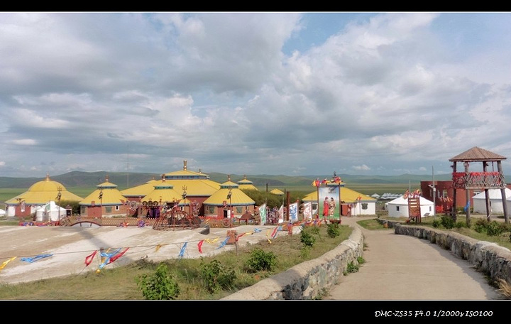 "其实就是一个收费的蒙古包群，这里还有个流行的叫“旅游部落”，就是专门给人旅游参观的部落吧。这是餐厅吧_金帐汗旅游部落"的评论图片