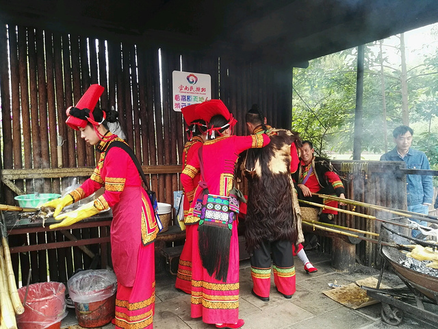 、傣族的泼水节、彝族的火把节、僳僳族