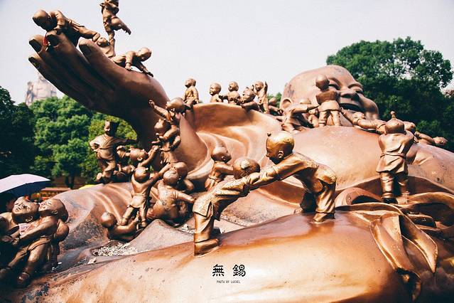 百子戏弥勒雕塑