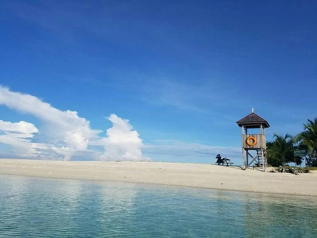"岛上拥有连接大小马达京岛的最美沙滩，拥有非常适合浮潜和深潜的水下世界，是潜水者和海底摄影师的理想圣地_马达京岛"的评论图片