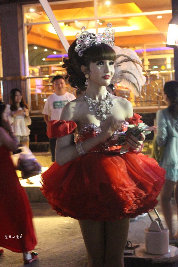 普吉岛《爱与美女神》人妖秀