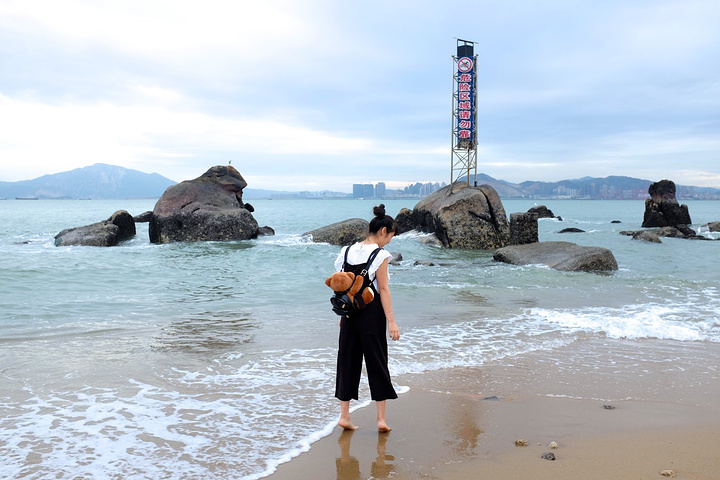 2017下午的时候恰逢涨潮,海浪哗哗的拍上来好