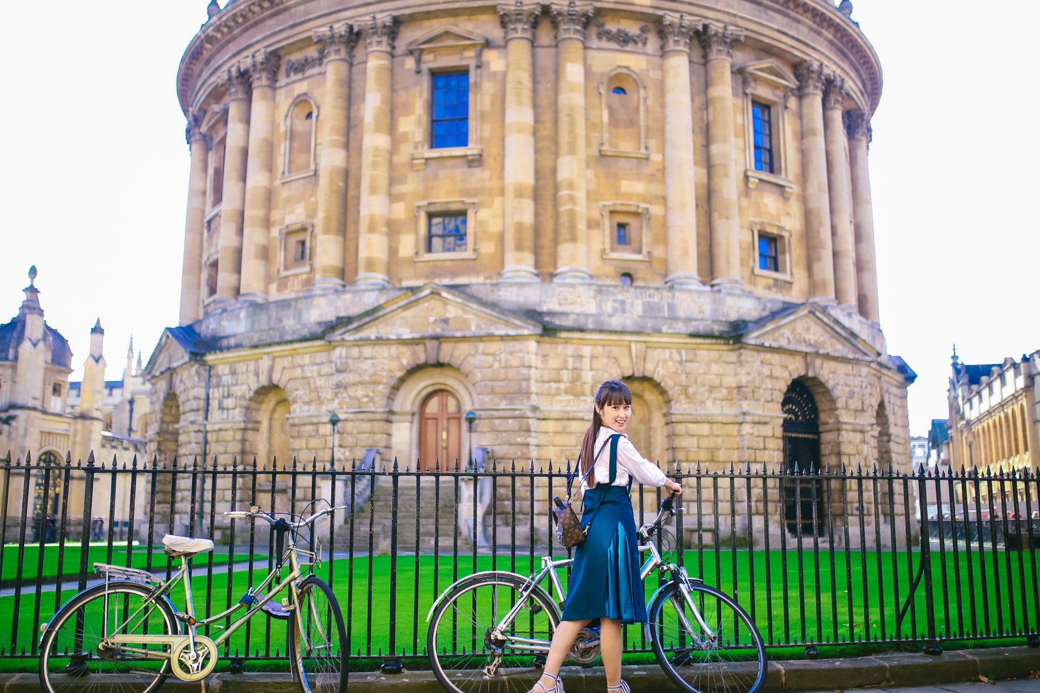 我们去的当天刚好是牛津大学开学报道日,图书馆没有开放,游客并不能够
