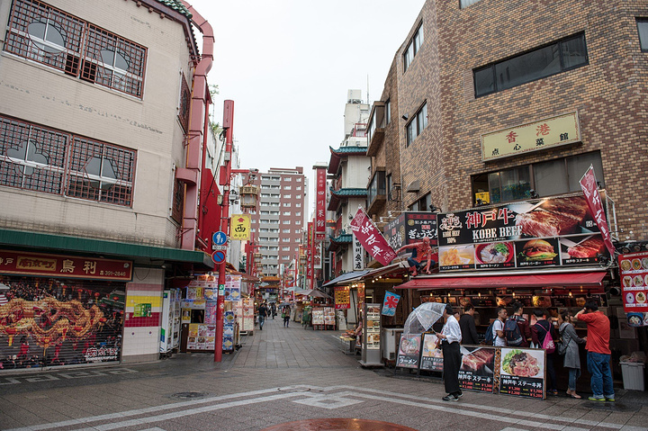 从jr·阪神元町站往南步行约5分.从阪急三宫站往南西步行约10分.
