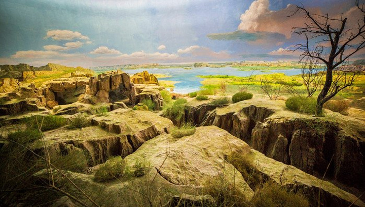 真实再现三万年前远古人类其乐融融渔猎生活和打制石器的生产场景以及