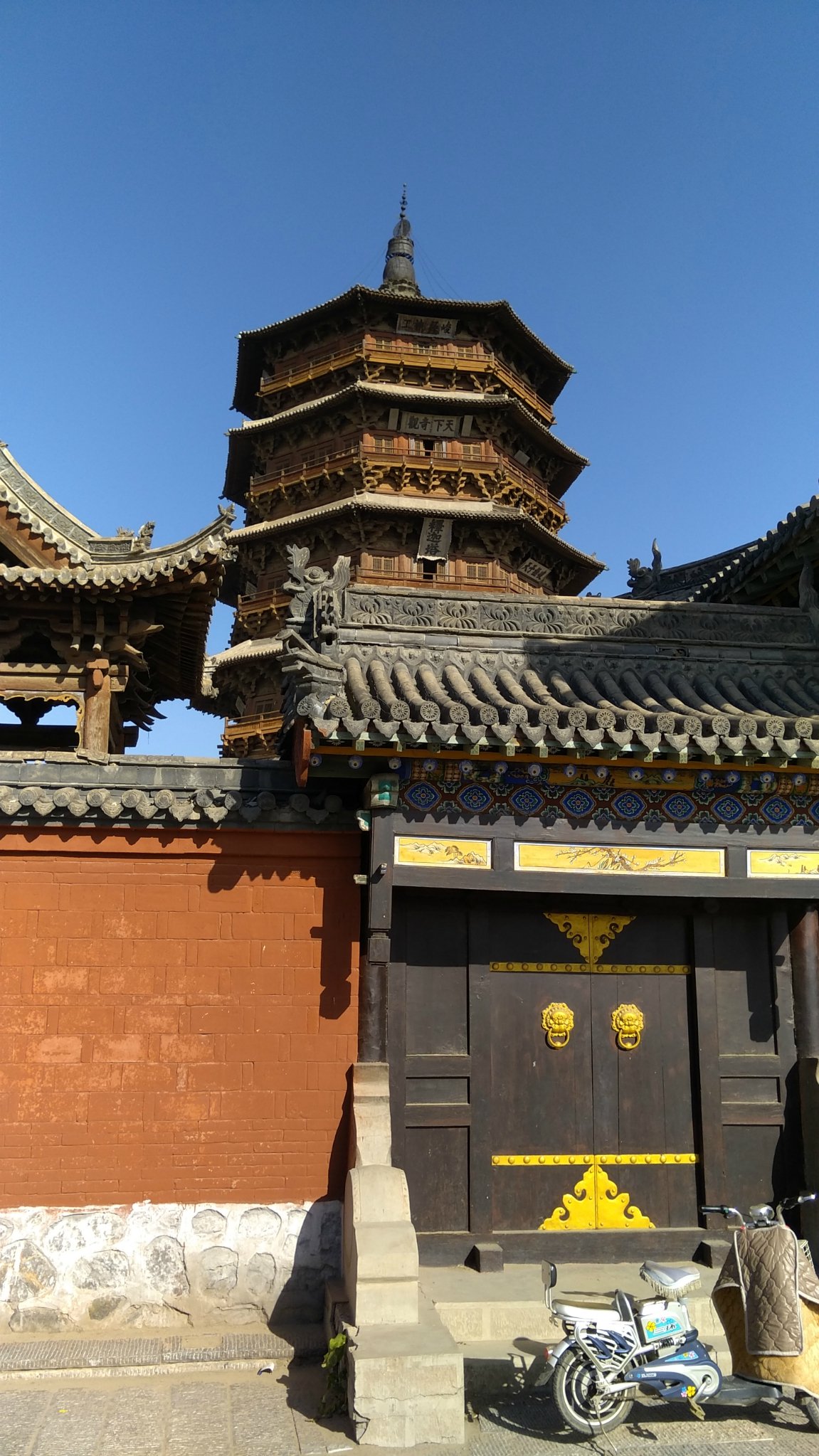 为了庆祝应州大捷武宗亲临木塔即兴写下天下奇观四字既赞美木塔的胜景