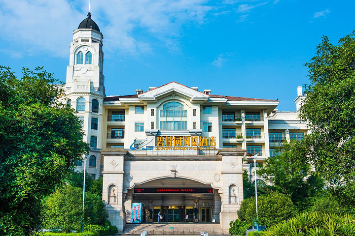 重庆长寿碧桂园凤凰酒店位于桃花溪畔,矗立于山林之间,周围有4a级长寿