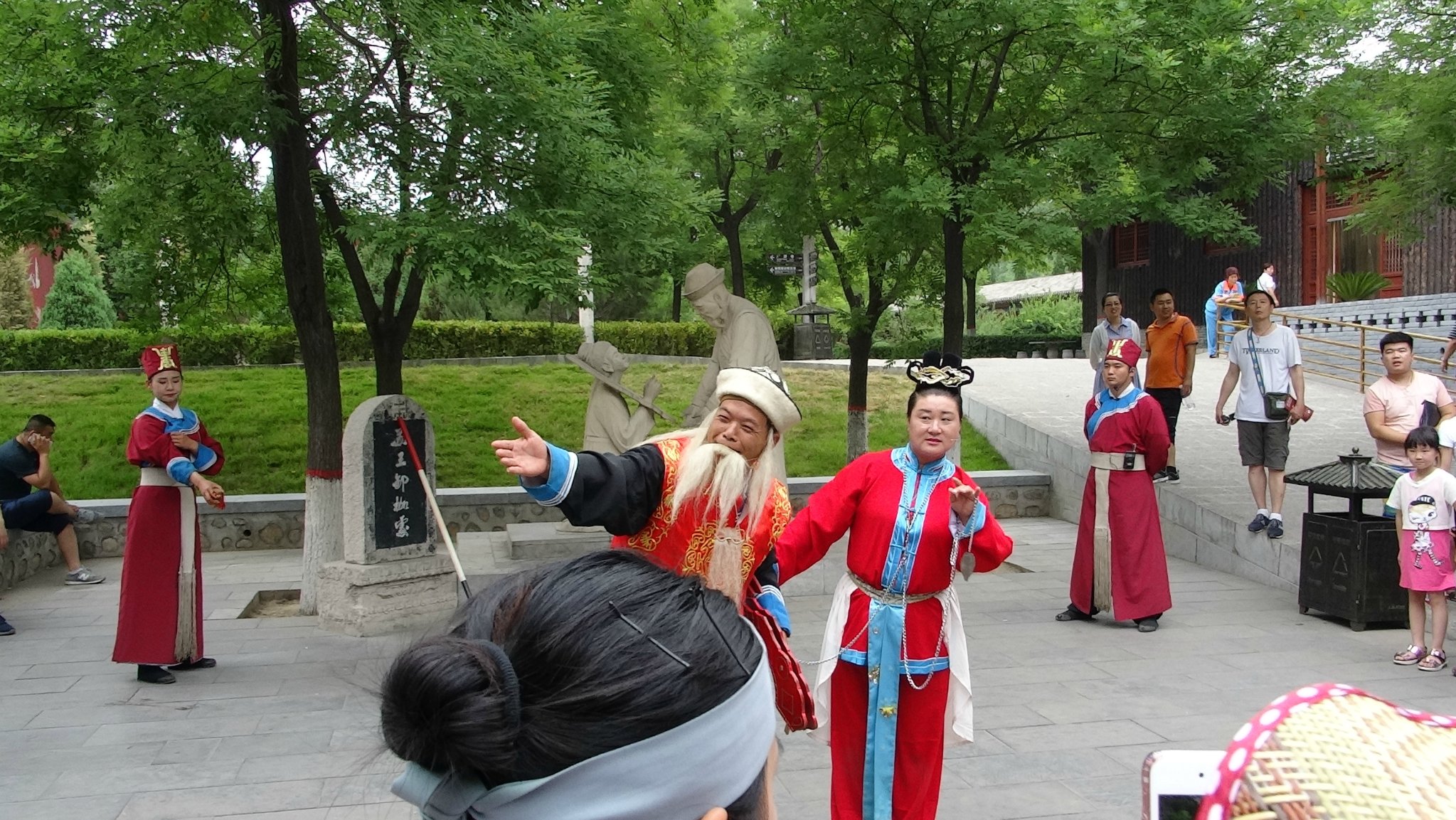 桥上就有回临汾的绿色大巴车上车发现还是我来时坐