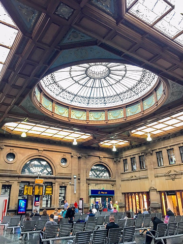 我更喜欢Costa的醇香味_爱丁堡威弗利火车站