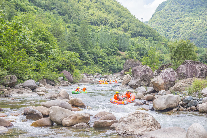 绵沙坝(5公里)漂流时长:1小时20分钟漂流名称:唐家河激情漂流开放性质