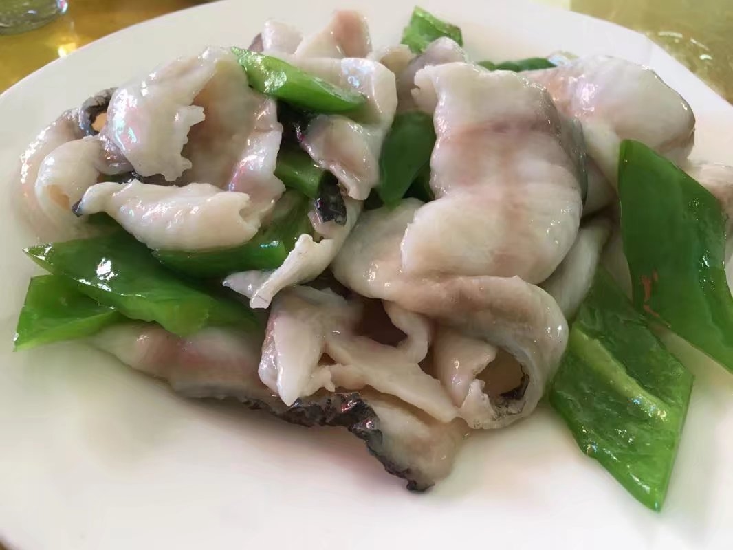 中午赶回酒店随便找了一家饭店就吃饭