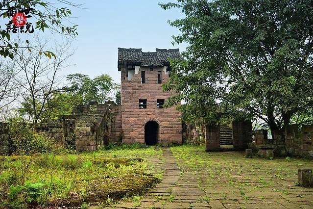 神龙山巴人古堡