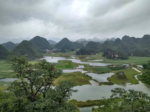 "...青龙山，在山顶可以看到普者黑和拍摄三生三世十里桃花的景点全景，非常漂亮，这个不要钱的更值得一去_普者黑湖"的评论图片