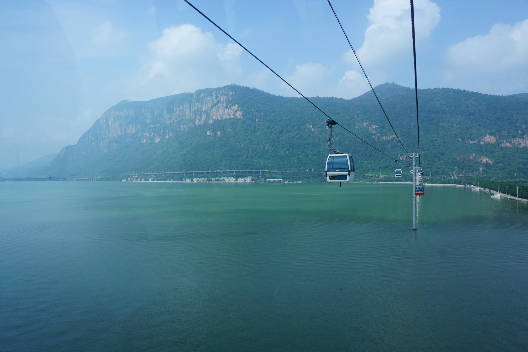 购买团票185---滇池索道(往返)---聂耳墓---电动车至龙门景区---步行