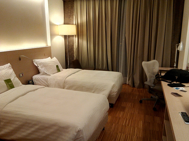 前台小哥操着一口意大利风味的英语,服务绝对