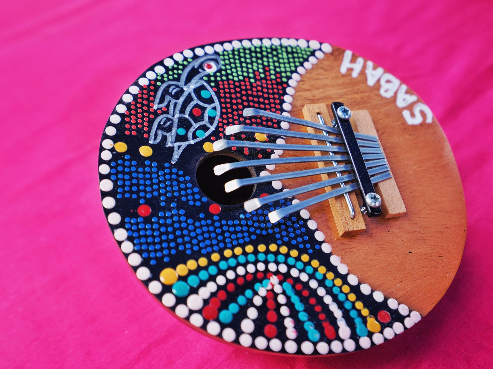 用椰子壳做的小乐器,很好玩的