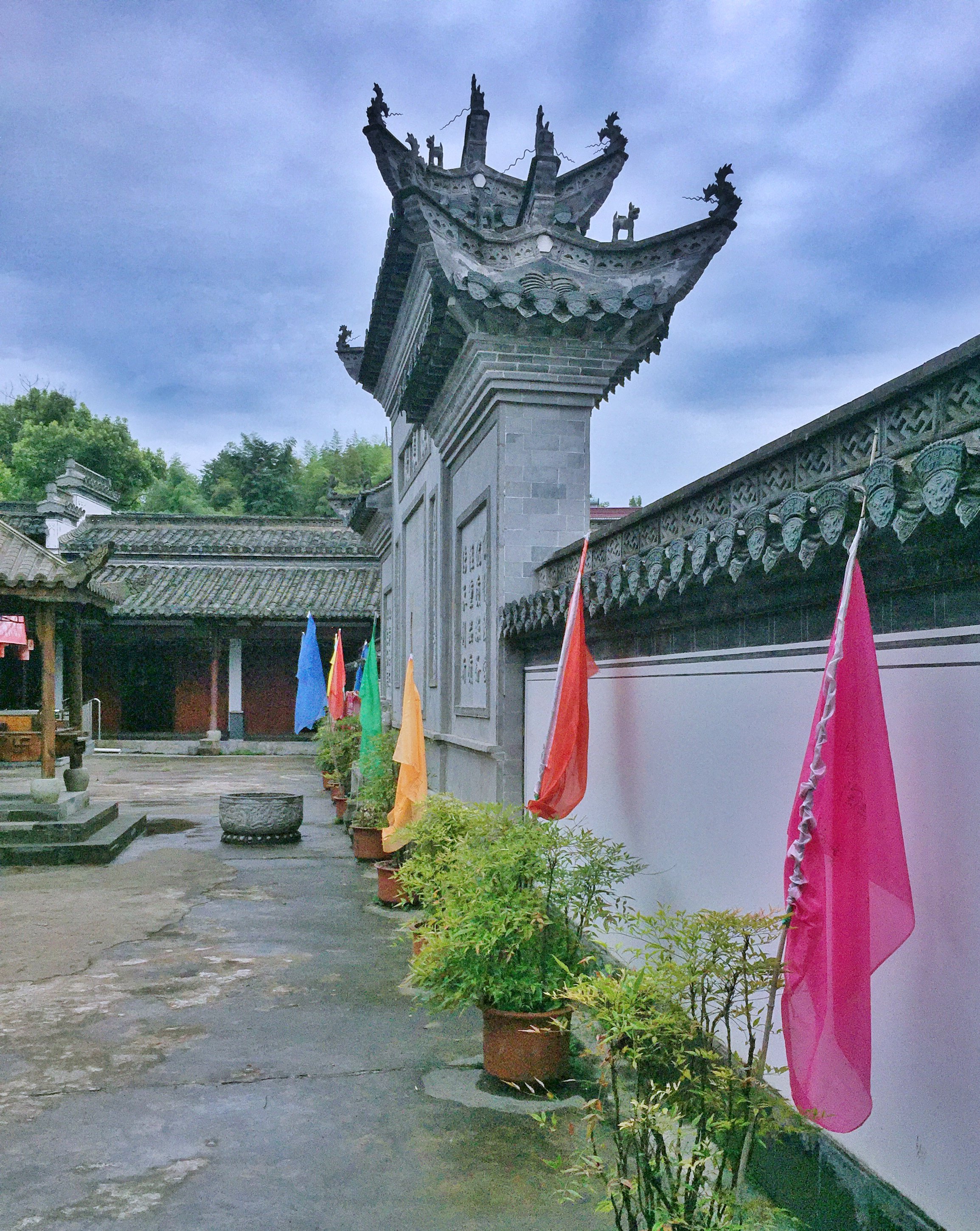 这个劳模是一个人的名字,他就是宣城市绩溪县劳模集团董事长马劳模