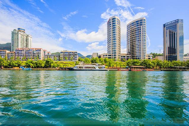 新安江龙舟漂游