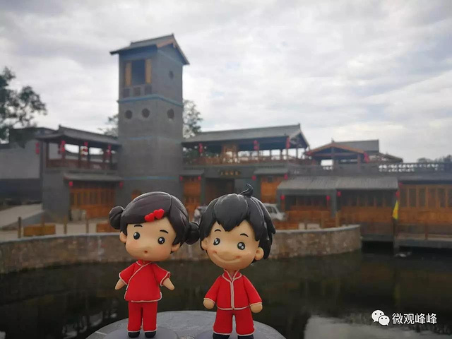 都说酒足饭饱懒得动,但小微小峰却不忍心停下来,而是想多走走多转转