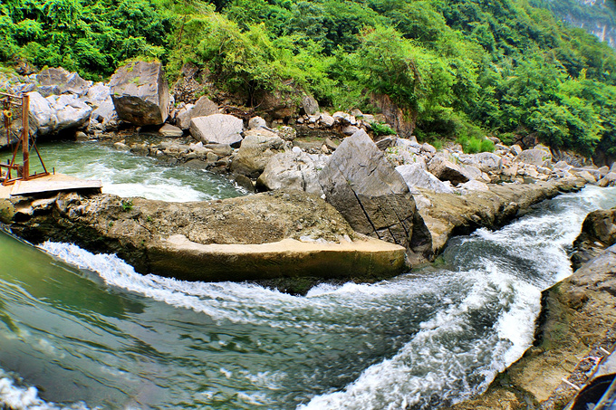 南江大峡谷图片