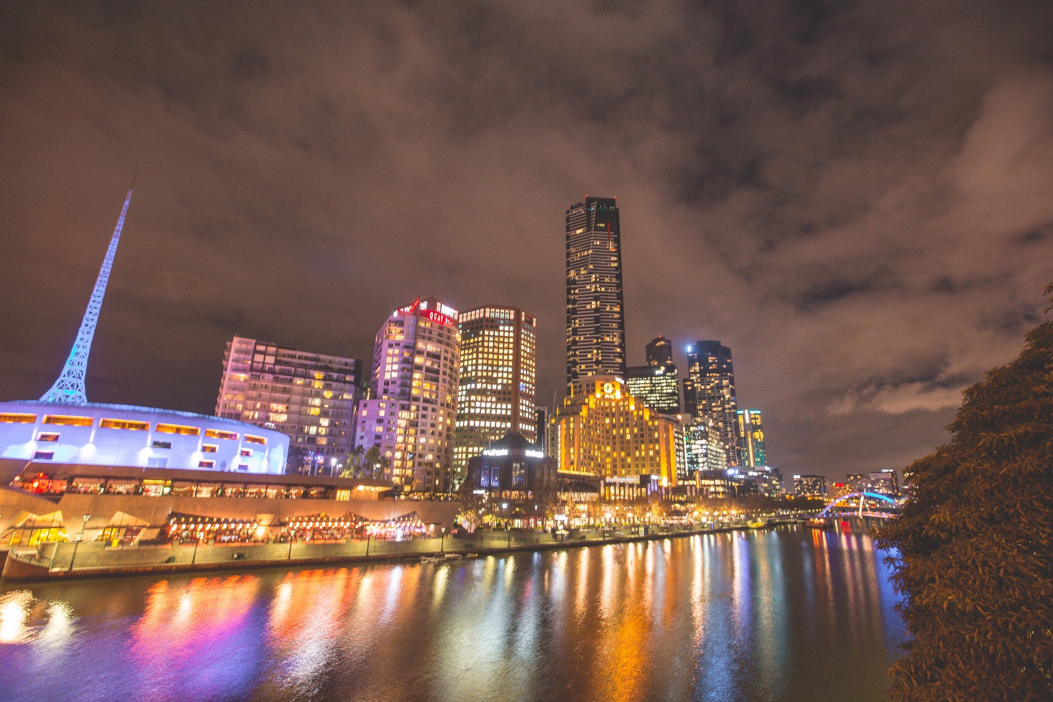 虽然人家都把墨尔本称为墨村不过看这夜景还是不错的哈