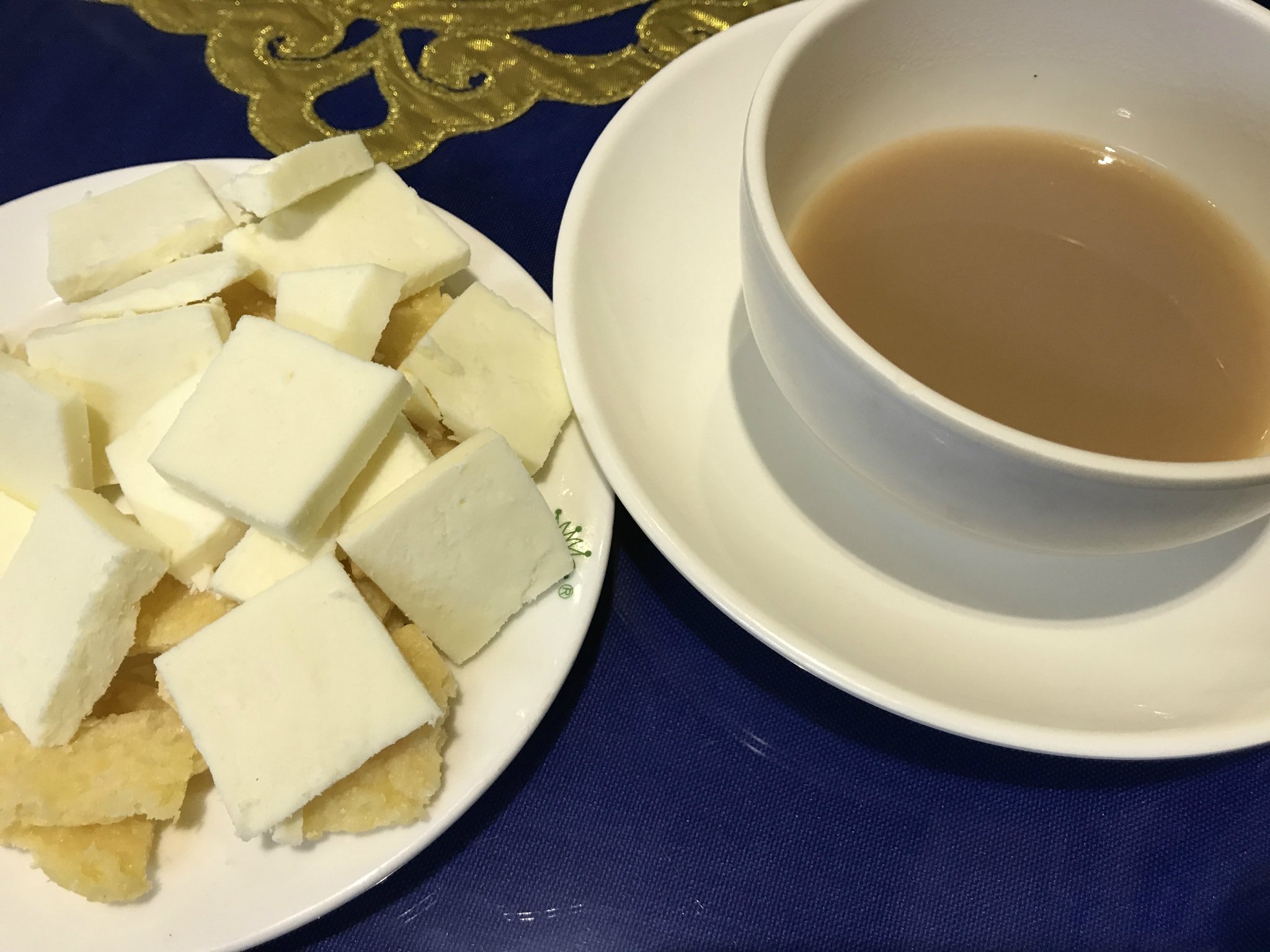 好吃的奶皮子,推荐!刚吃完饭发现娃拉了一裤子,清理了半天,略囧.