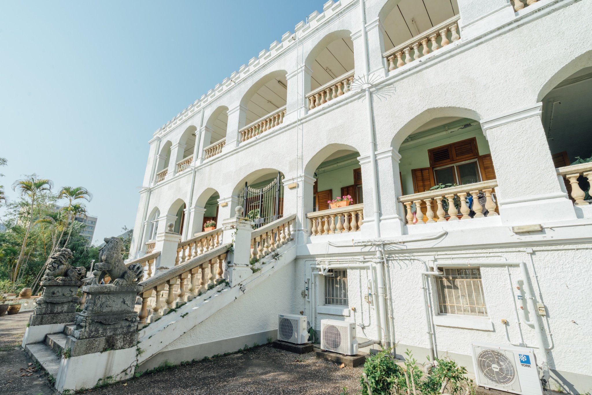 香港大学大学堂原名杜格拉斯堡,大楼于1861年建成,其外部现已成为香港