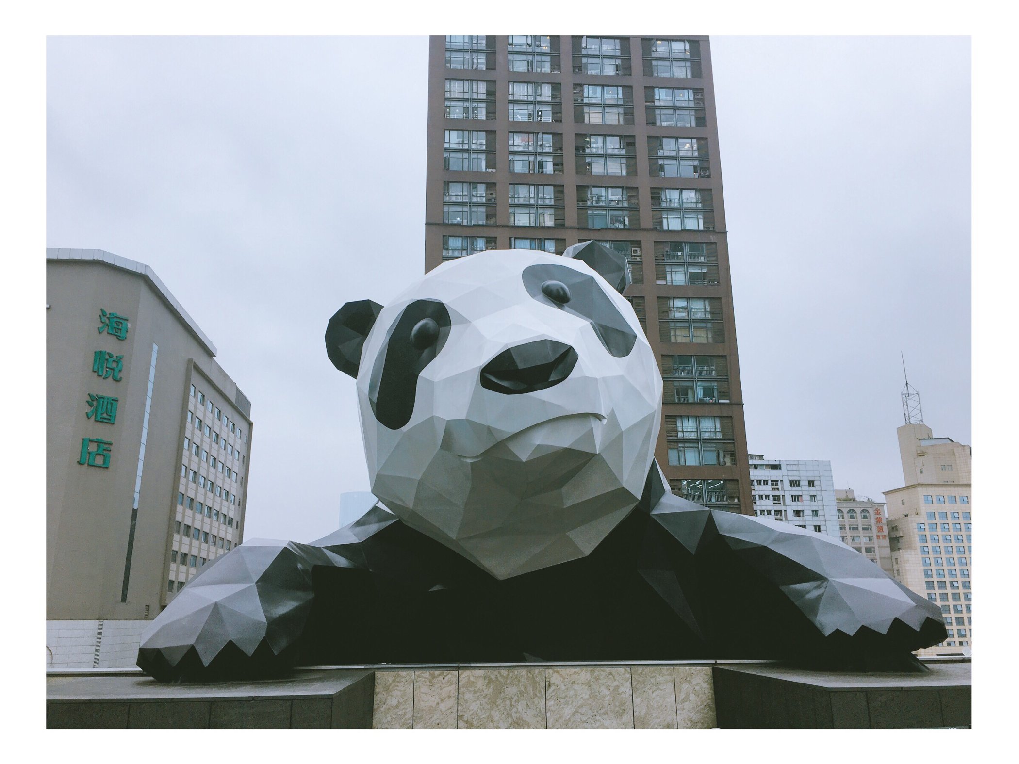 2022成都ifs雕塑庭院雕塑庭院游玩攻略,熊猫的大屁股再ifs正门.上七.