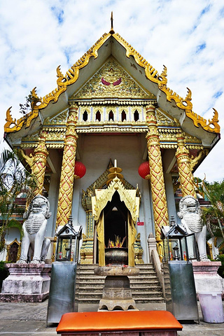 开元寺泰佛殿位于潮州韩江大桥东桥头, 走进泰