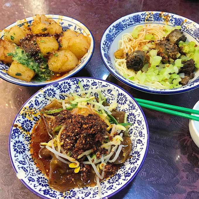 西宁的小吃街在哪 (西宁的小吃街在哪里)