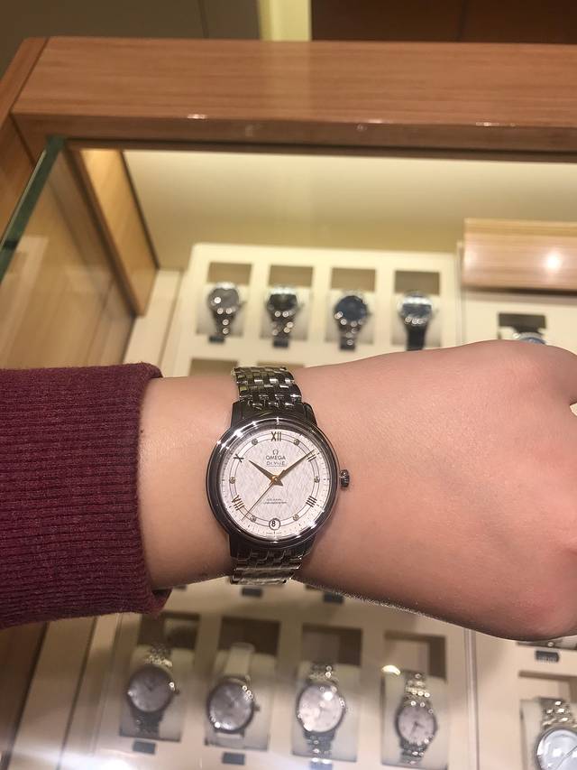 宝嘉尔连锁表店