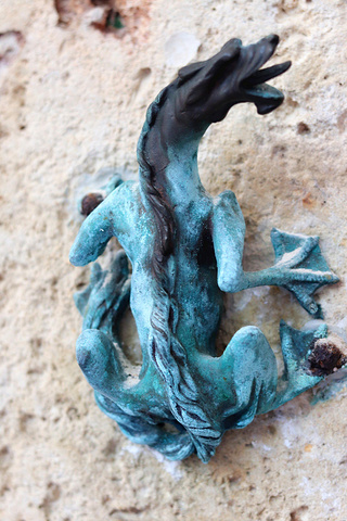 着迷!走出复古的内室,一起来看看简约却不简单的大花园吧!人头鱼身!