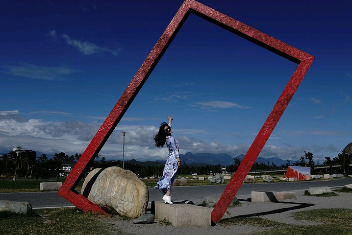 2020海滨公园,取景框,定格风中的凌乱.赶路时阴云密布,一到台东就蓝天