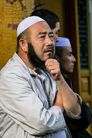大胡子东关清真大寺位于市区,是一个影响力很大的清真寺庙,有许许多多