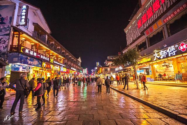 阳朔西街美食街