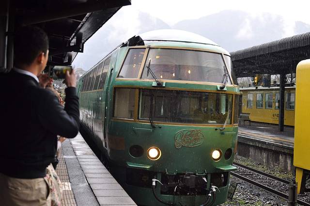 由布院之森观光列车